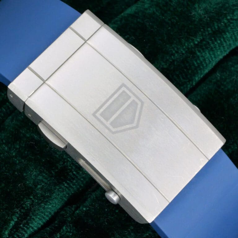 15 - buckle or clasp closed diagonal