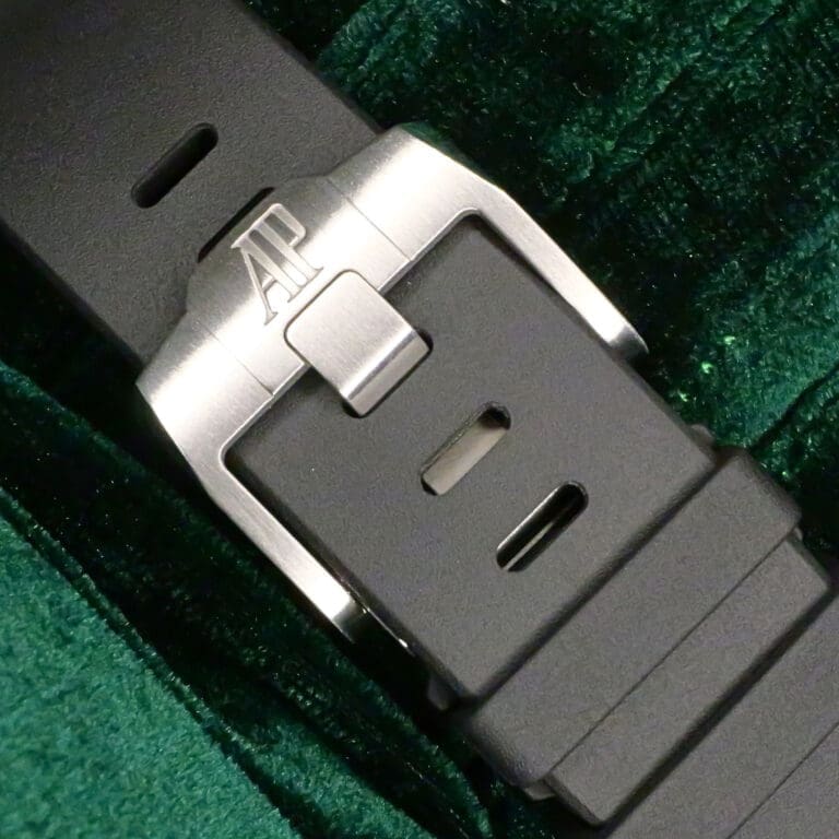 15 - buckle or clasp closed diagonal