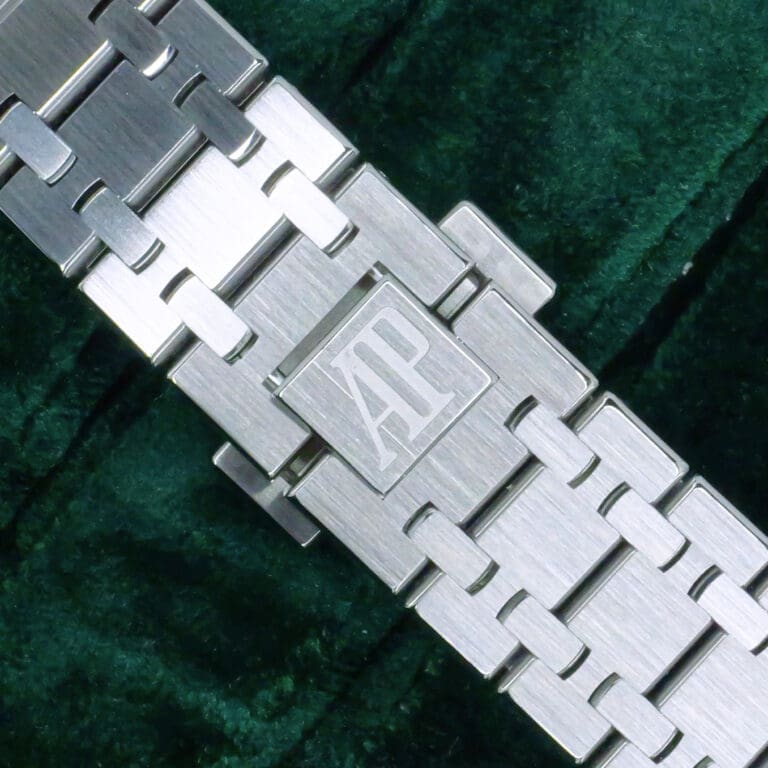 15 - buckle or clasp closed diagonal