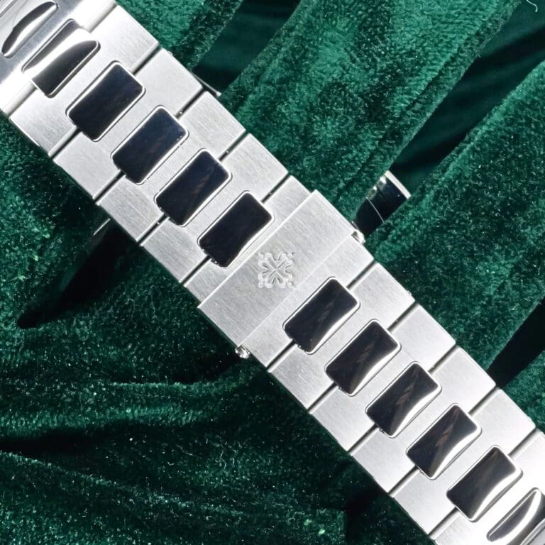 15 - buckle or clasp closed diagonal