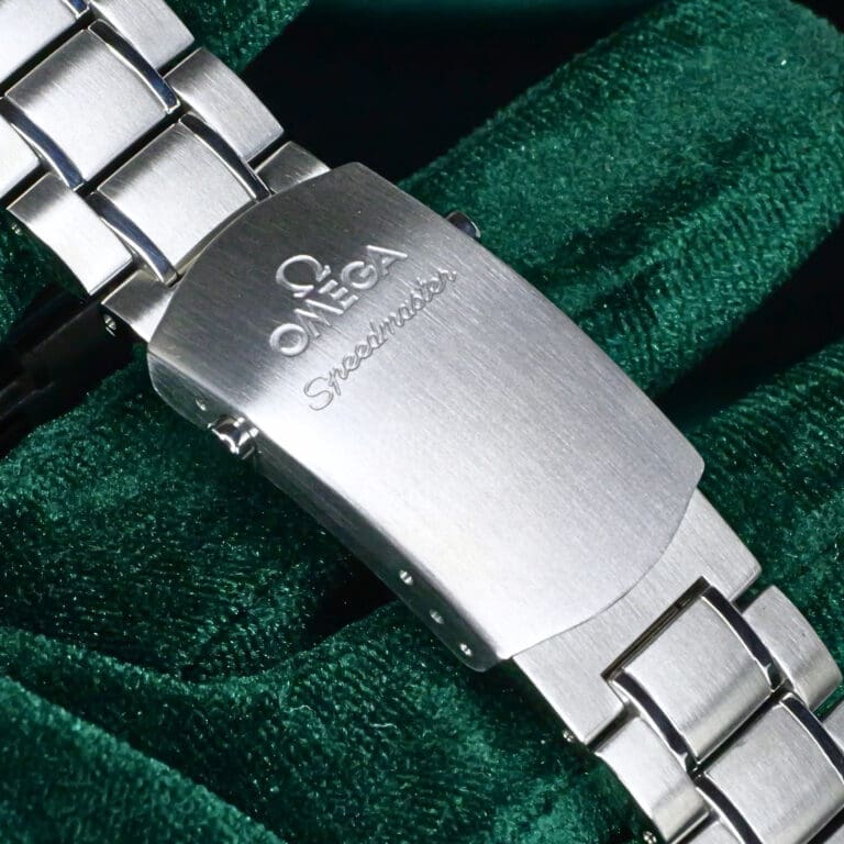 15 - buckle or clasp closed diagonal
