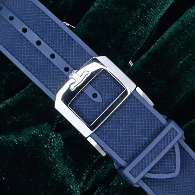 15 - buckle or clasp closed diagonal