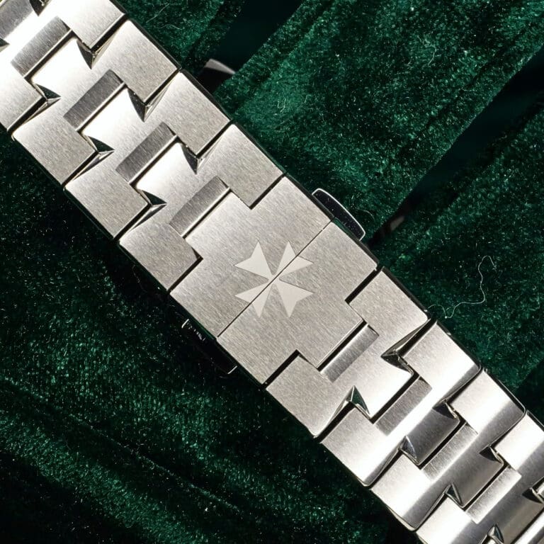 15 - buckle or clasp closed diagonal