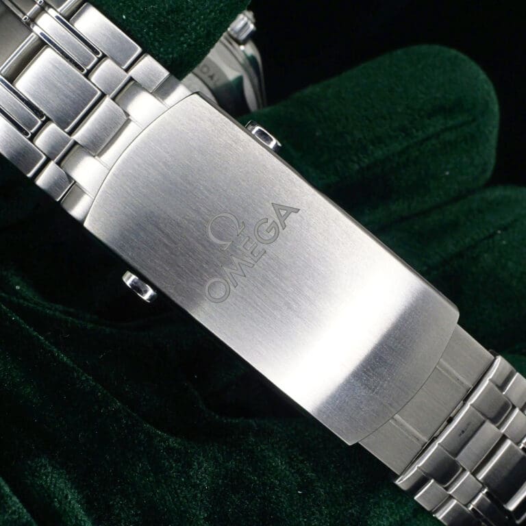 15 - buckle or clasp closed diagonal