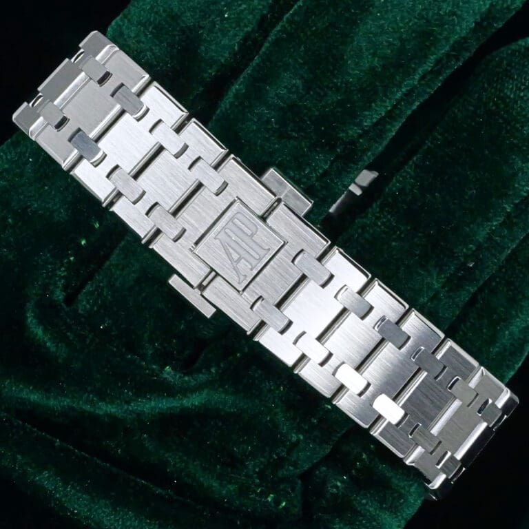 15 - buckle or clasp closed diagonal