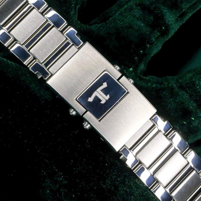 15 - buckle or clasp closed diagonal