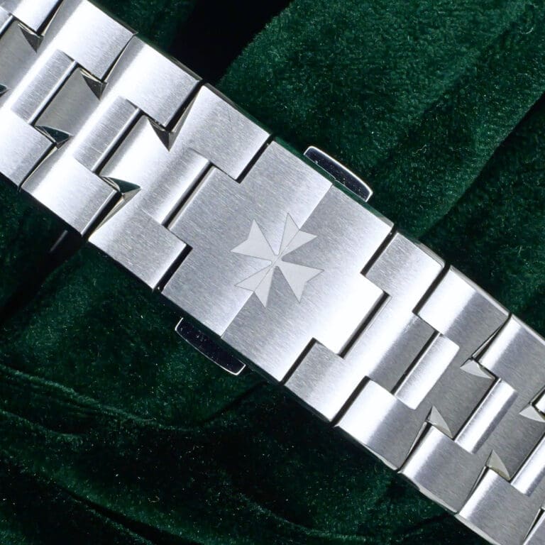 15 - buckle or clasp closed diagonal