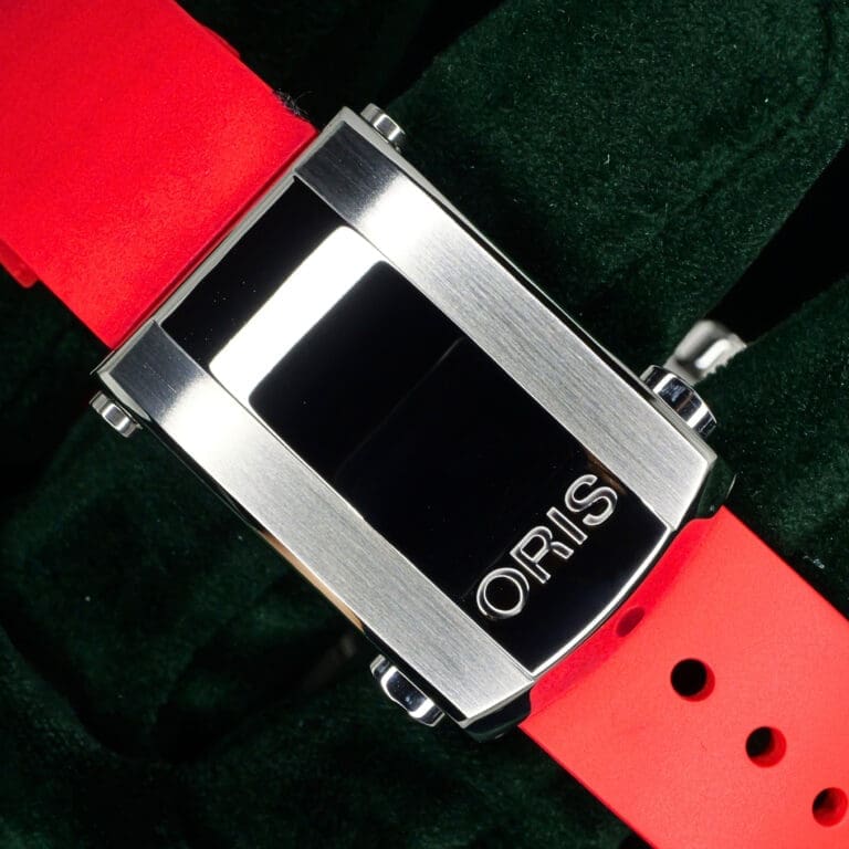 15 - buckle or clasp closed diagonal