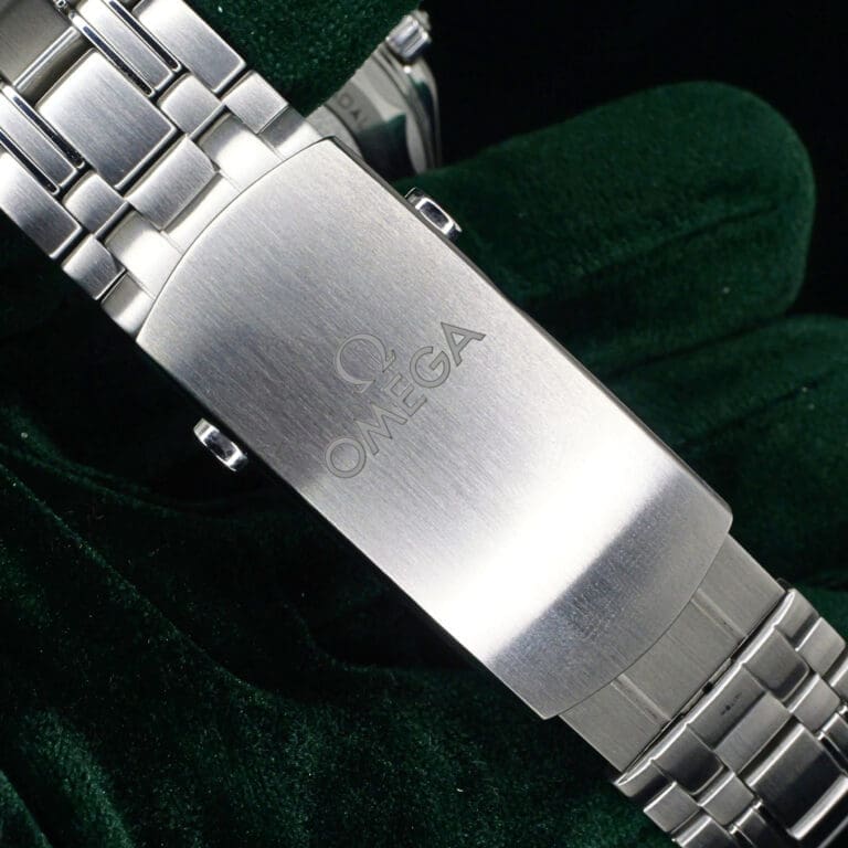 15 - buckle or clasp closed diagonal