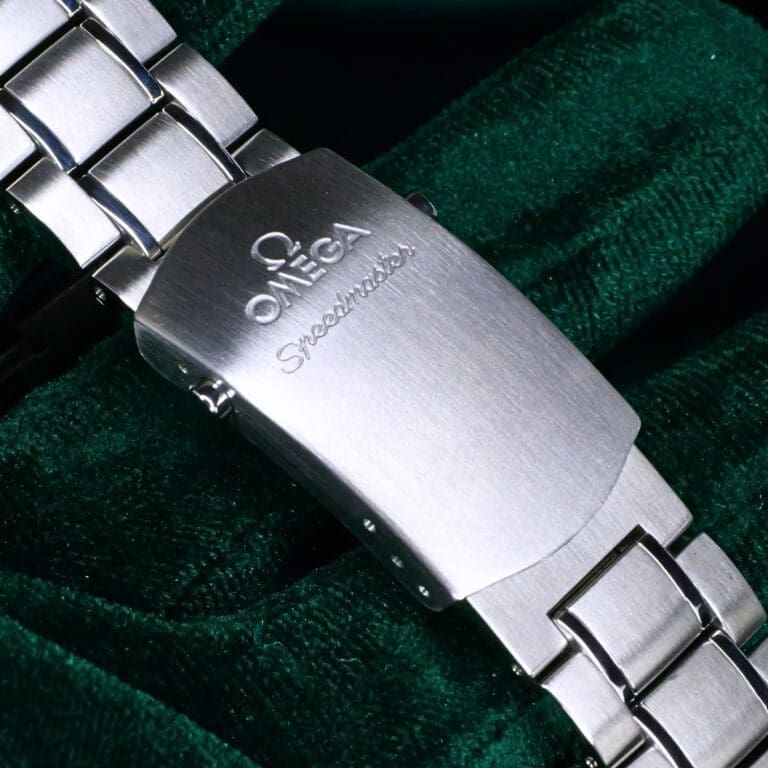 15 - buckle or clasp closed diagonal