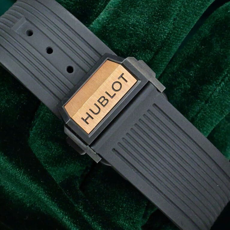 15 - buckle or clasp closed diagonal