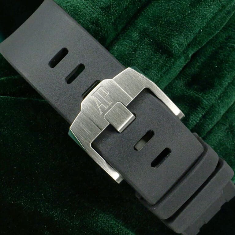 15 - buckle or clasp closed diagonal