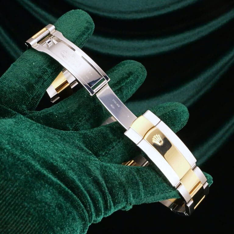 17 - buckle or clasp open