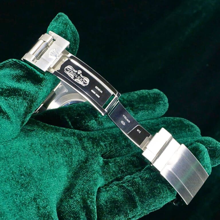 17 - buckle or clasp open