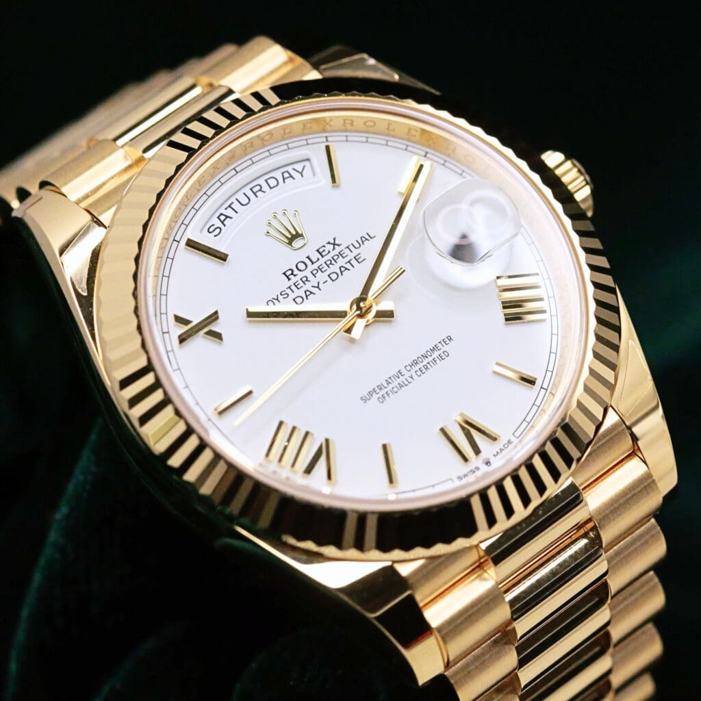 2026 NEW UNWORN Rolex Day-Date 40 White Roman Dial Fluted Bezel Presidential Bracelet 18K Yellow Gold COMPLETE SET 228238-0042