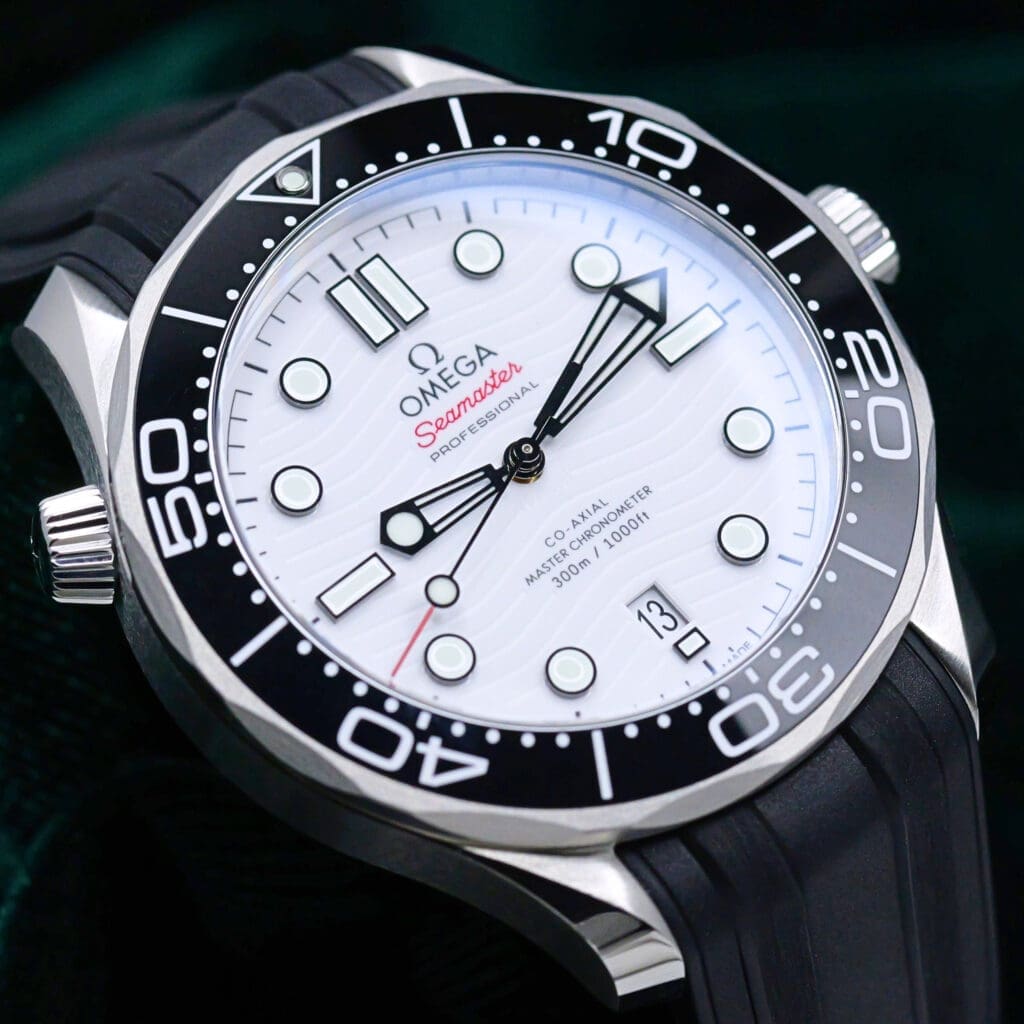 2026 NEW UNWORN Omega Seamaster 300 Diver  White Wave Dial Black Bezel Black Rubber Strap Stainless Steel 42mm COMPLETE SET 210.32.42.20.04.001