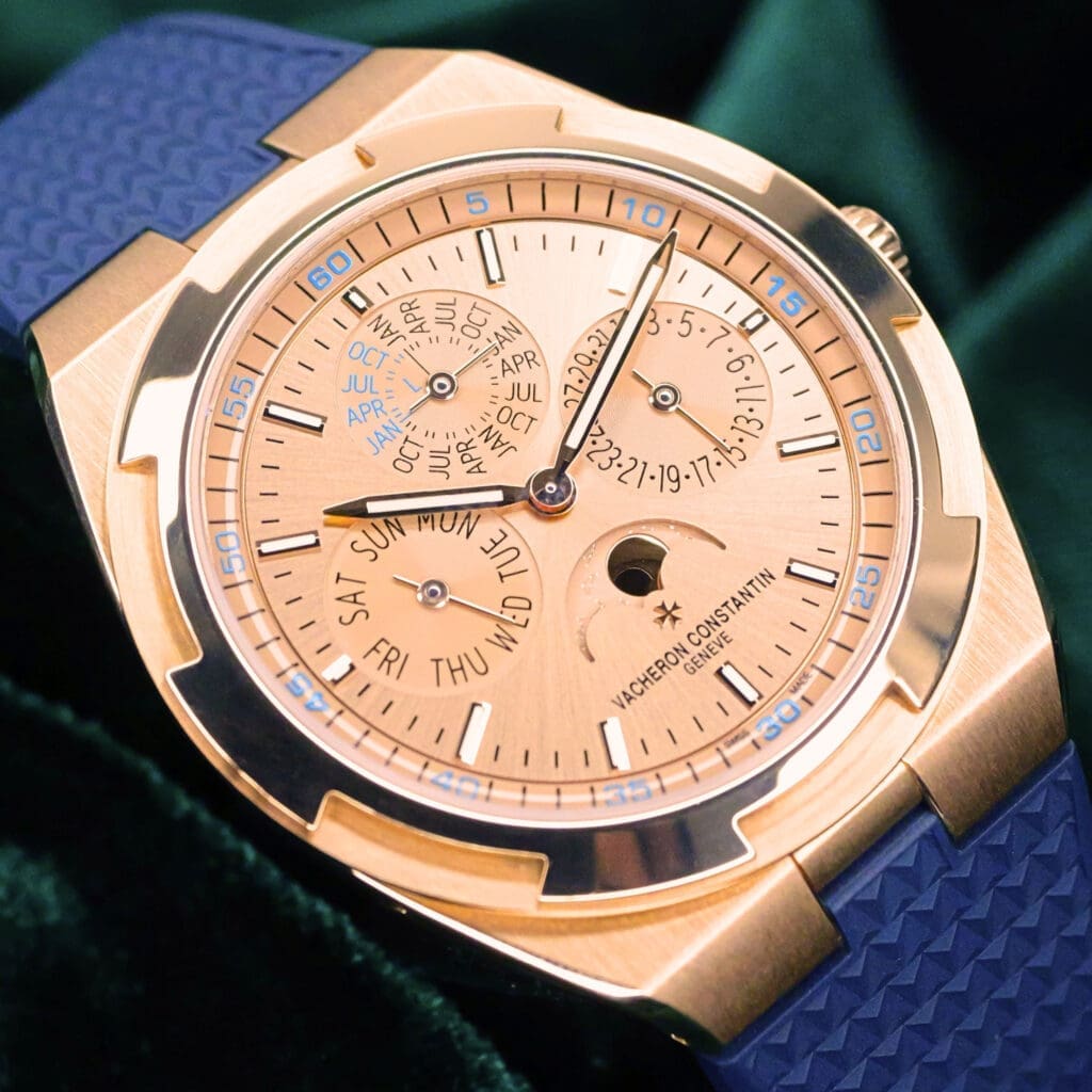 2025 Vacheron Constantin Overseas Perpetual Calendar Ultra-Thin Champagne Dial Blue Rubber Strap 18k Rose Gold 41.5mm MINT CONDITION COMPLETE SET 4300V/220R‑H144