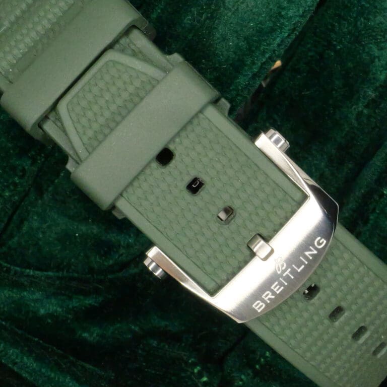 15 - buckle or clasp closed diagonal