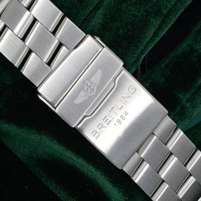 15 - buckle or clasp closed diagonal