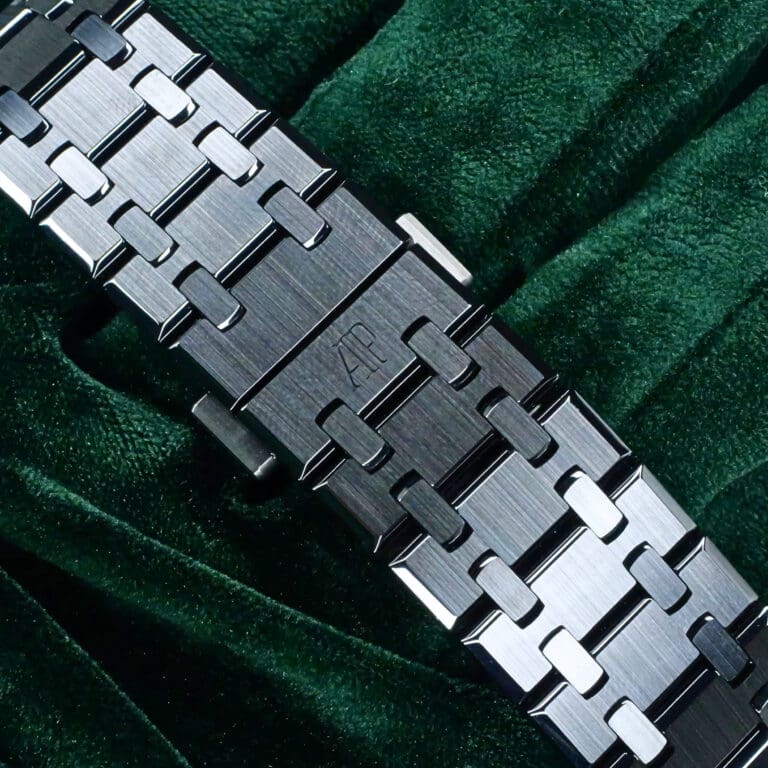 15 - buckle or clasp closed diagonal