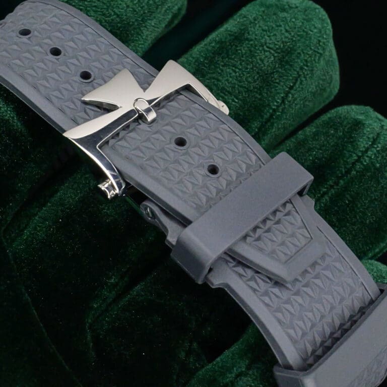 15 - buckle or clasp closed diagonal
