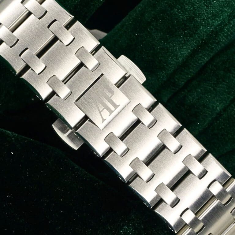 15 - buckle or clasp closed diagonal