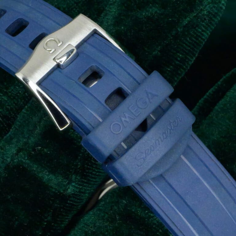 15 - buckle or clasp closed diagonal