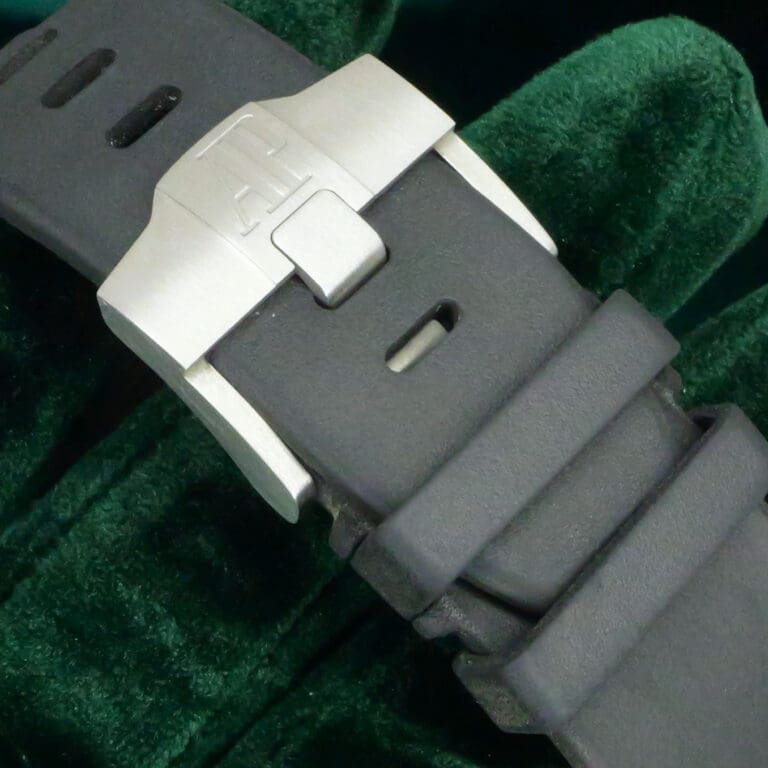 15 - buckle or clasp closed diagonal
