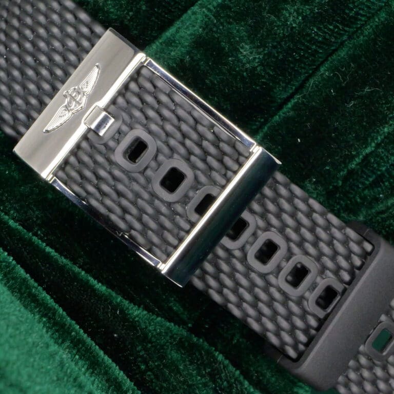 15 - buckle or clasp closed diagonal