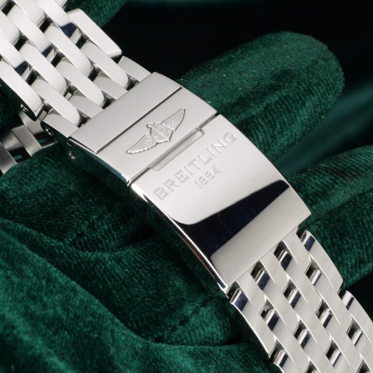 15 - buckle or clasp closed diagonal