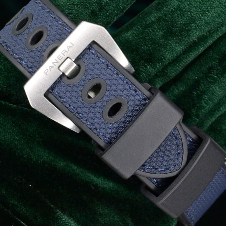 15 - buckle or clasp closed diagonal