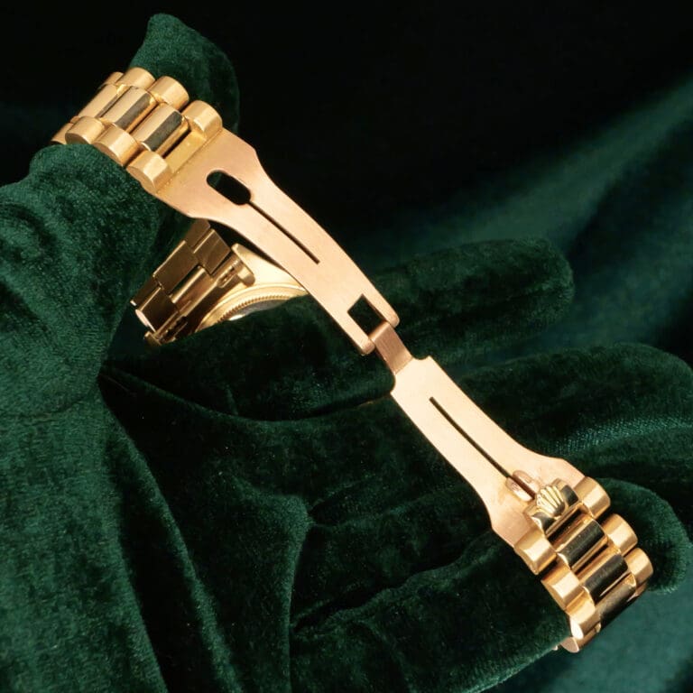 17 - buckle or clasp open