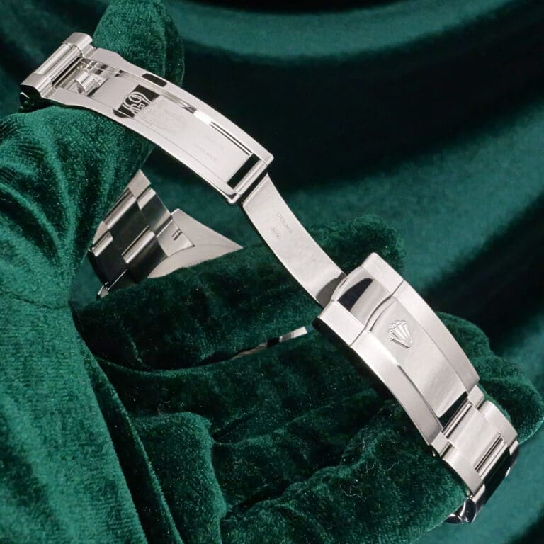 17 - buckle or clasp open