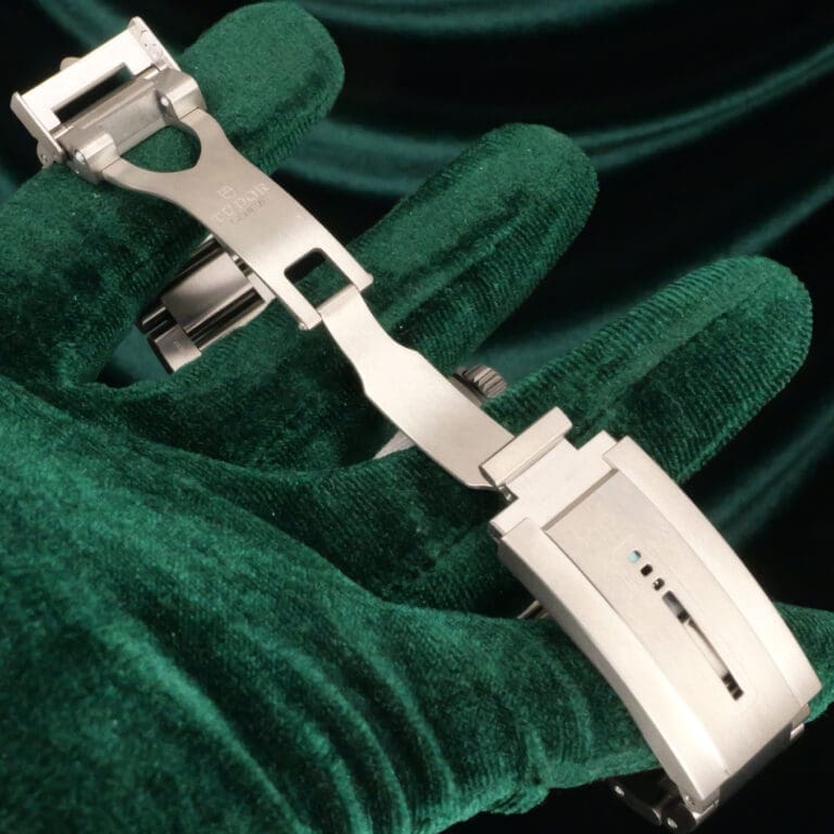 17 - buckle or clasp open