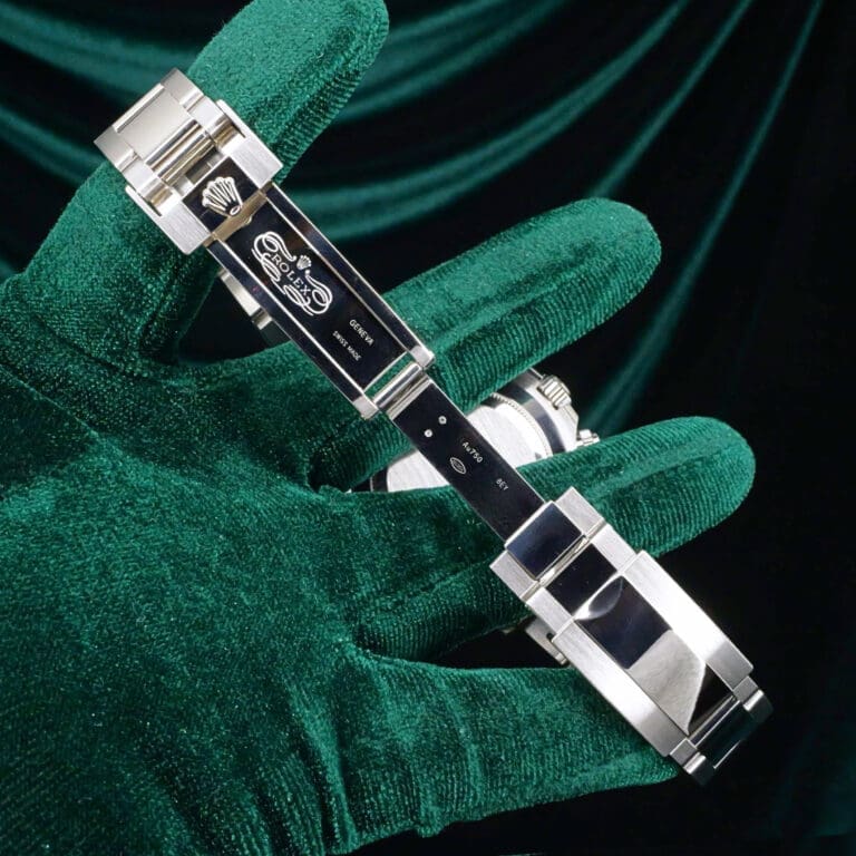 17 - buckle or clasp open