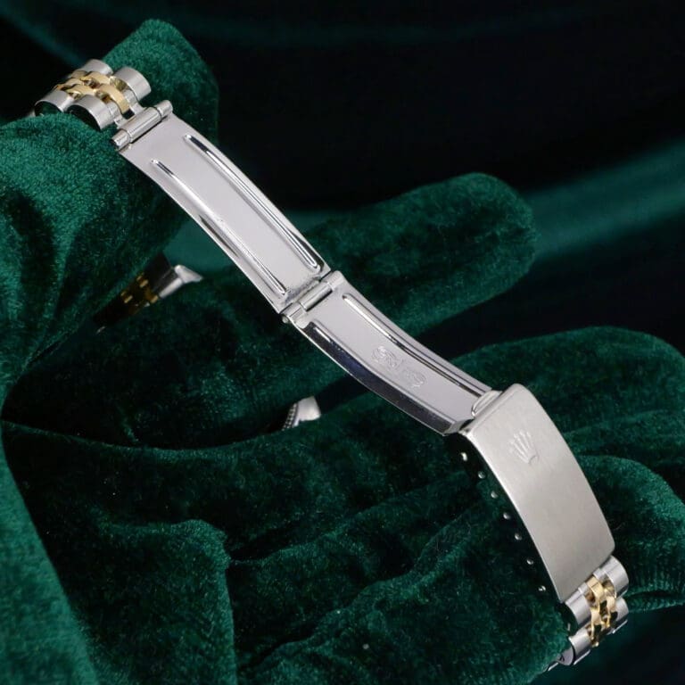 17 - buckle or clasp open