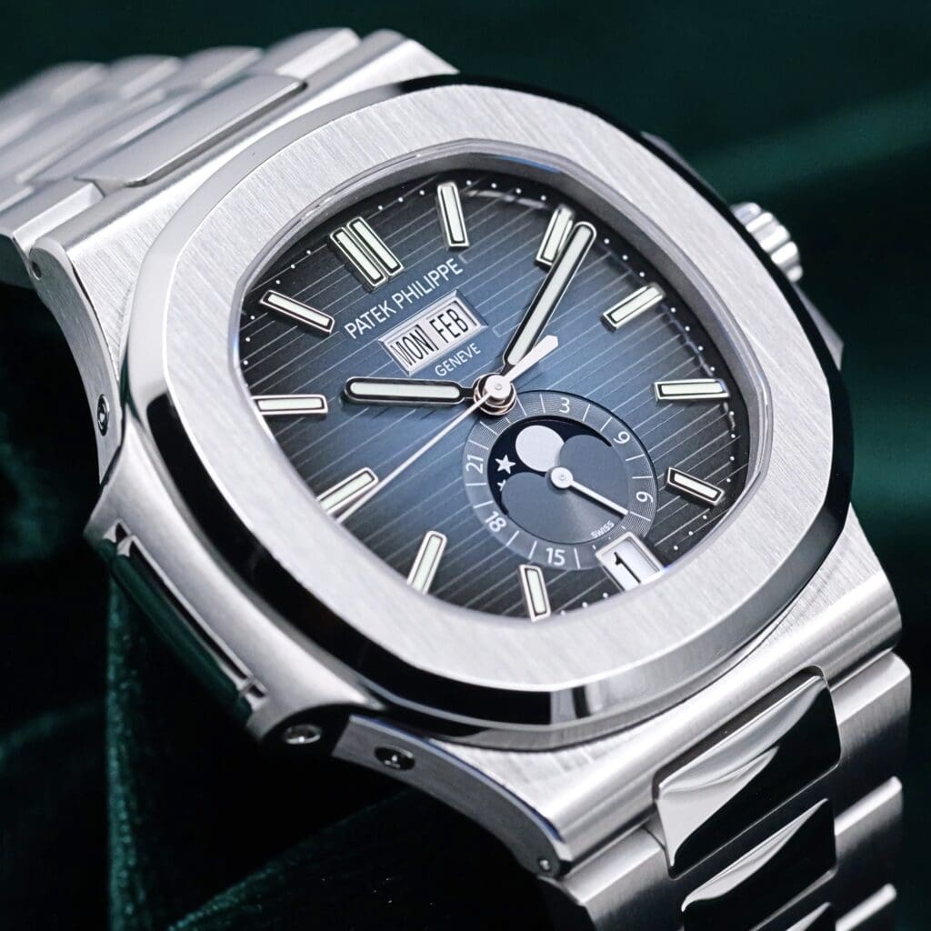 Patek Philippe Nautilus Moonphase Blue Dial Stainless Steel 40.5mm MINT CONDITION COMPLETE SET 5726/1A-014