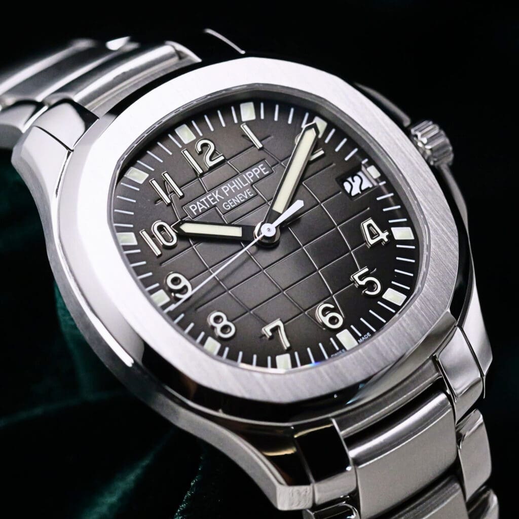 Patek Philippe Aquanaut Black Dial Stainless Steel 40mm MINT CONDITION COMPLETE SET 5167/1A-001