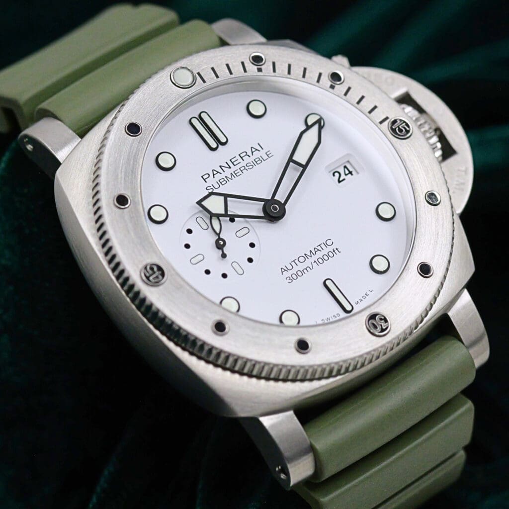 Panerai Submersible Quarantaquattro "Bianco" White Dial Green Rubber Strap Stainless Steel 44mm MINT CONDITION COMPLETE SET PAM01226