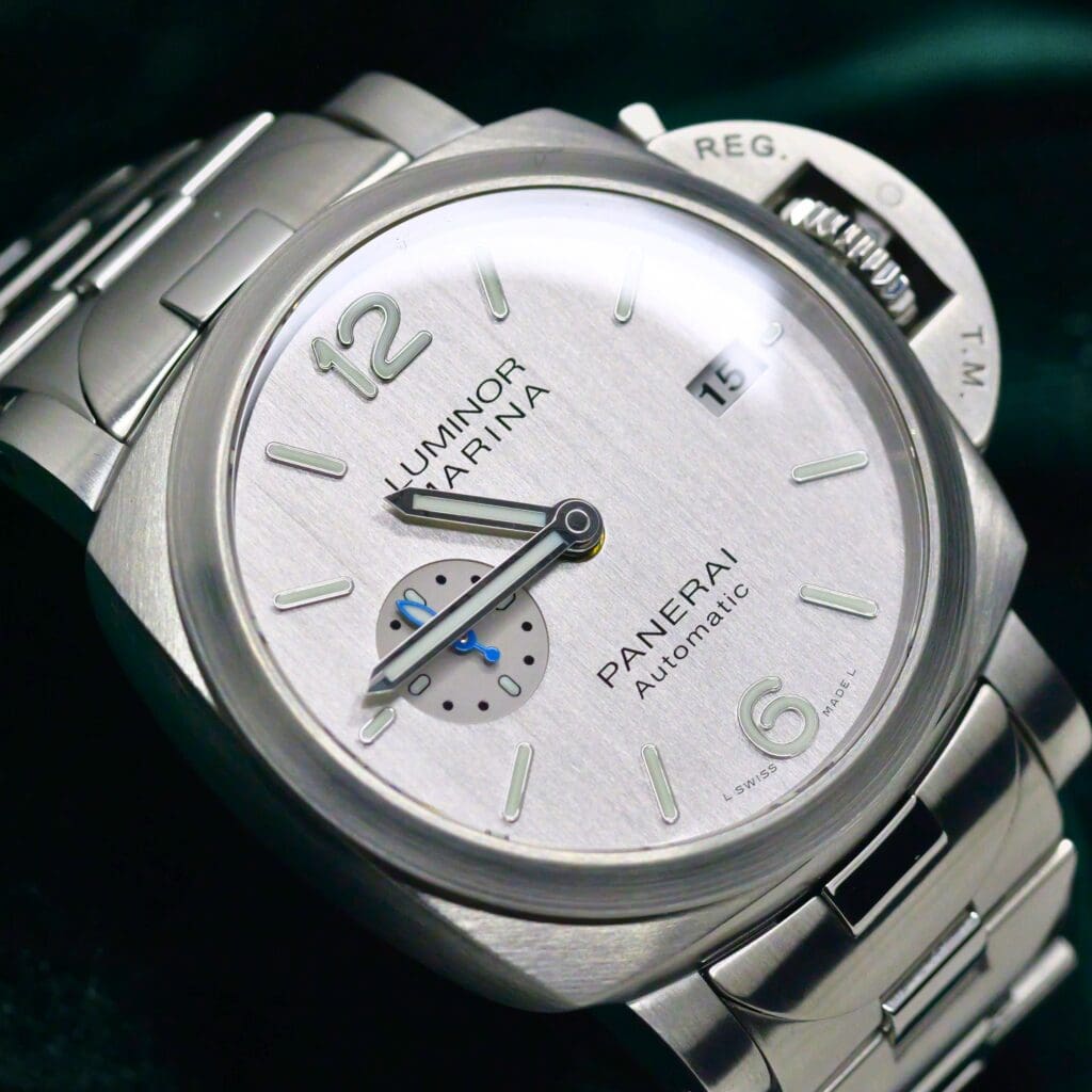 Panerai Luminor Marina 1950 Silver Dial Stainless Steel Bracelet 42mm MINT CONDITION COMPLETE SET PAM00977