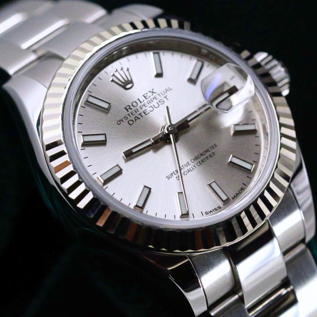 Rolex Datejust  Sliver Dial 18k White Gold Fluted Bezel Oyster Bracelet Stainless Steel 28mm MINT CONDITION 279174-0006