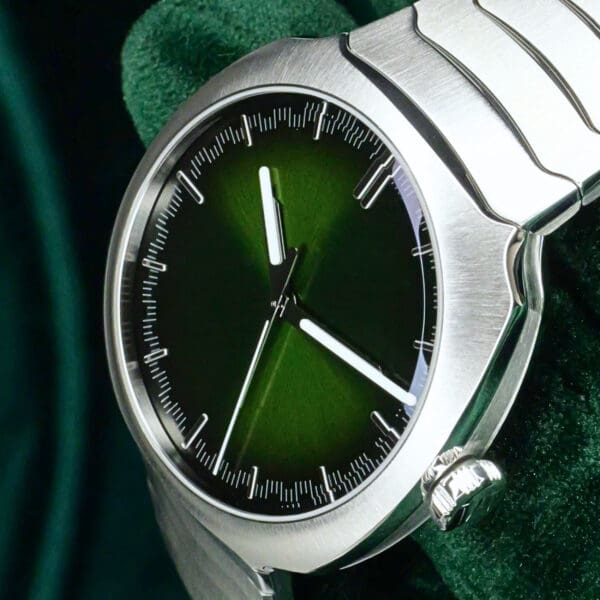 2025 H.Moser & Cie. Streamliner Centre Seconds Matrix Green Dial