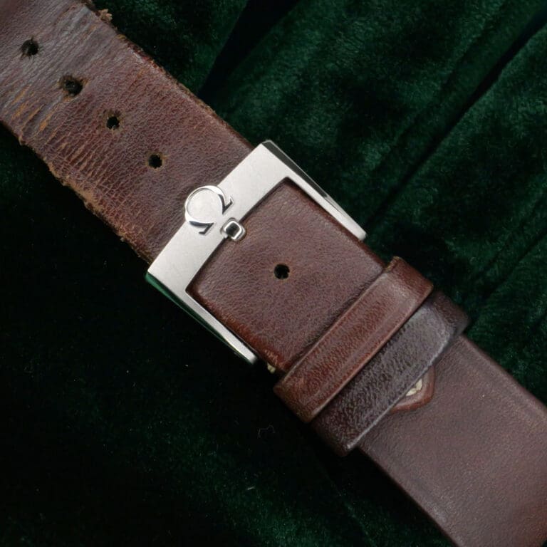 15 - buckle or clasp closed diagonal