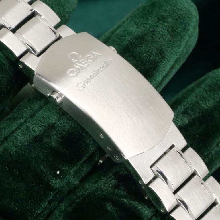 15 - buckle or clasp closed diagonal