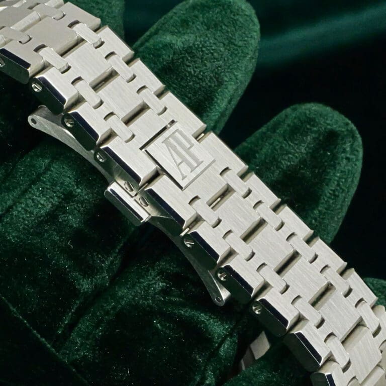 15 - buckle or clasp closed diagonal