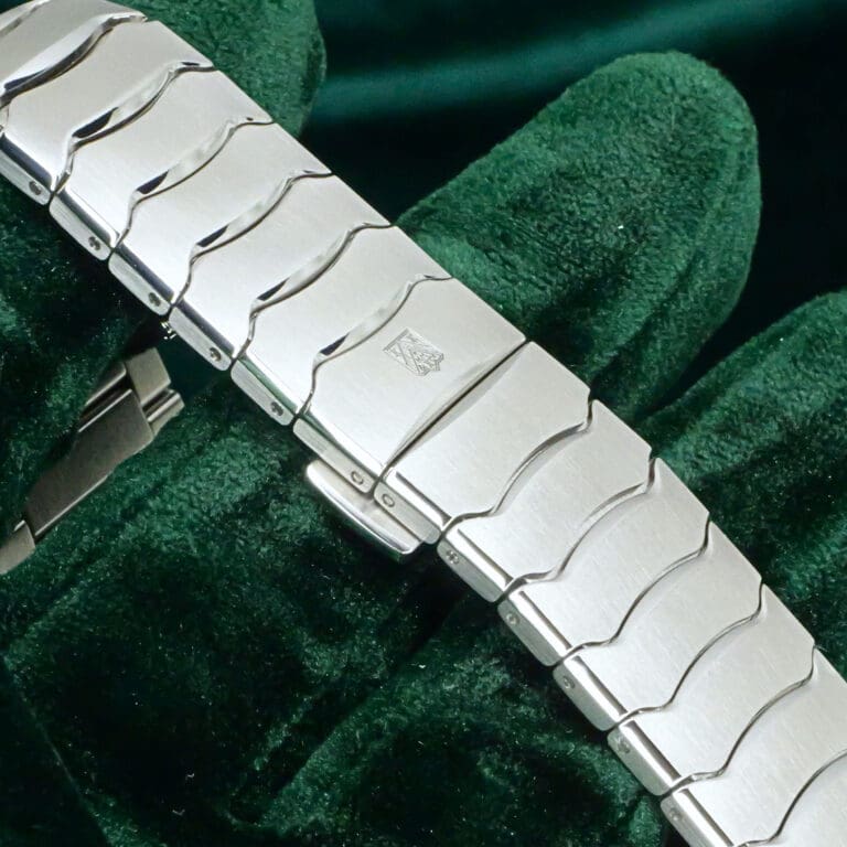 15 - buckle or clasp closed diagonal