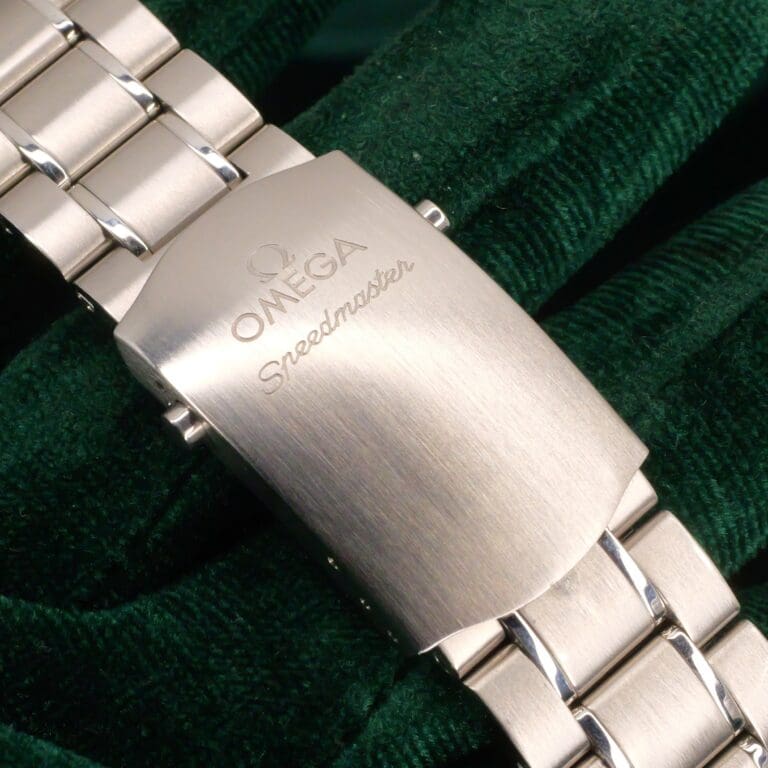 15 - buckle or clasp closed diagonal