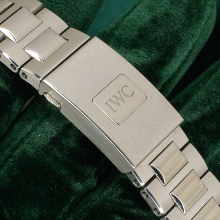 15 - buckle or clasp closed diagonal