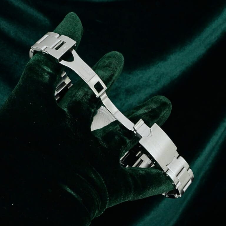 17 - buckle or clasp open