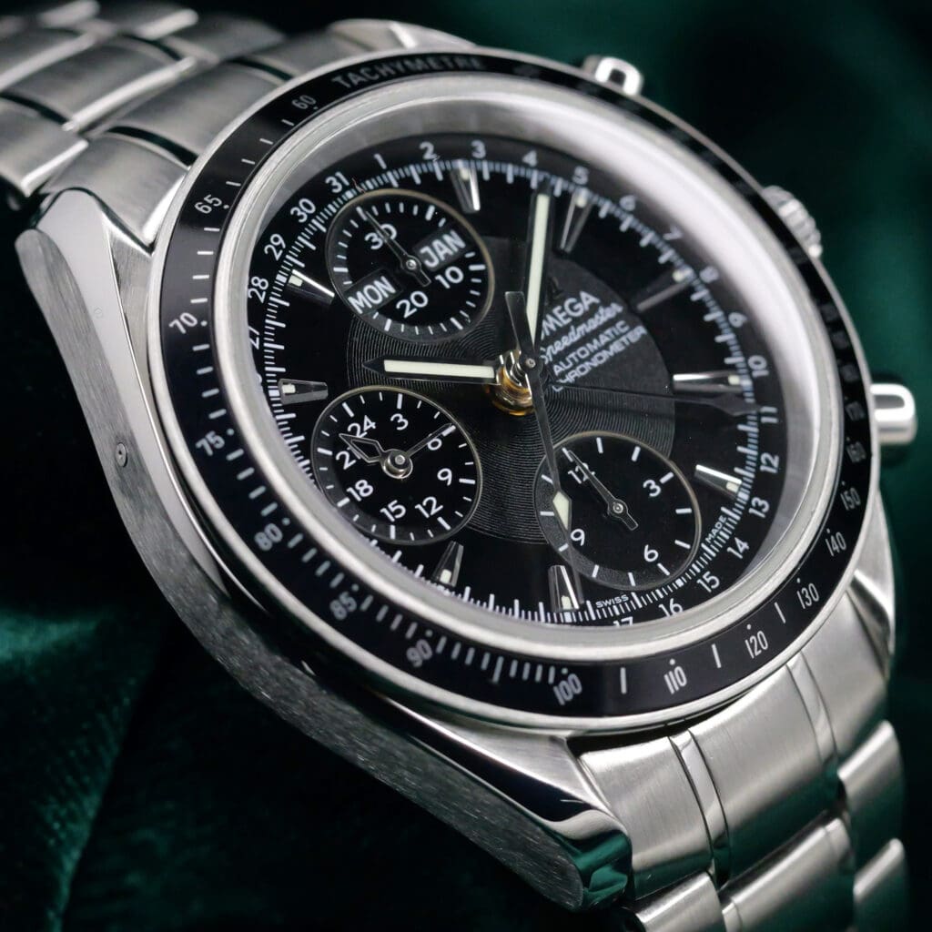 Omega Speedmaster Day‑Date Black Dial Black Bezel Stainless Steel 40mm MINT CONDITION COMPLETE SET 3220.50.00